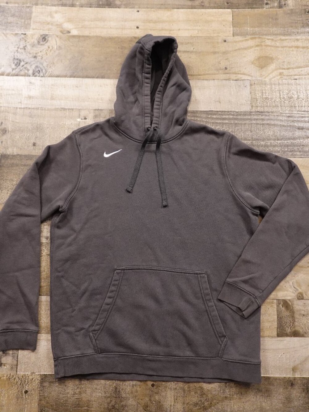 Nike Team Club Fleece Pullover Hoodie Men's Medium Gray Athletic Sweatshirt